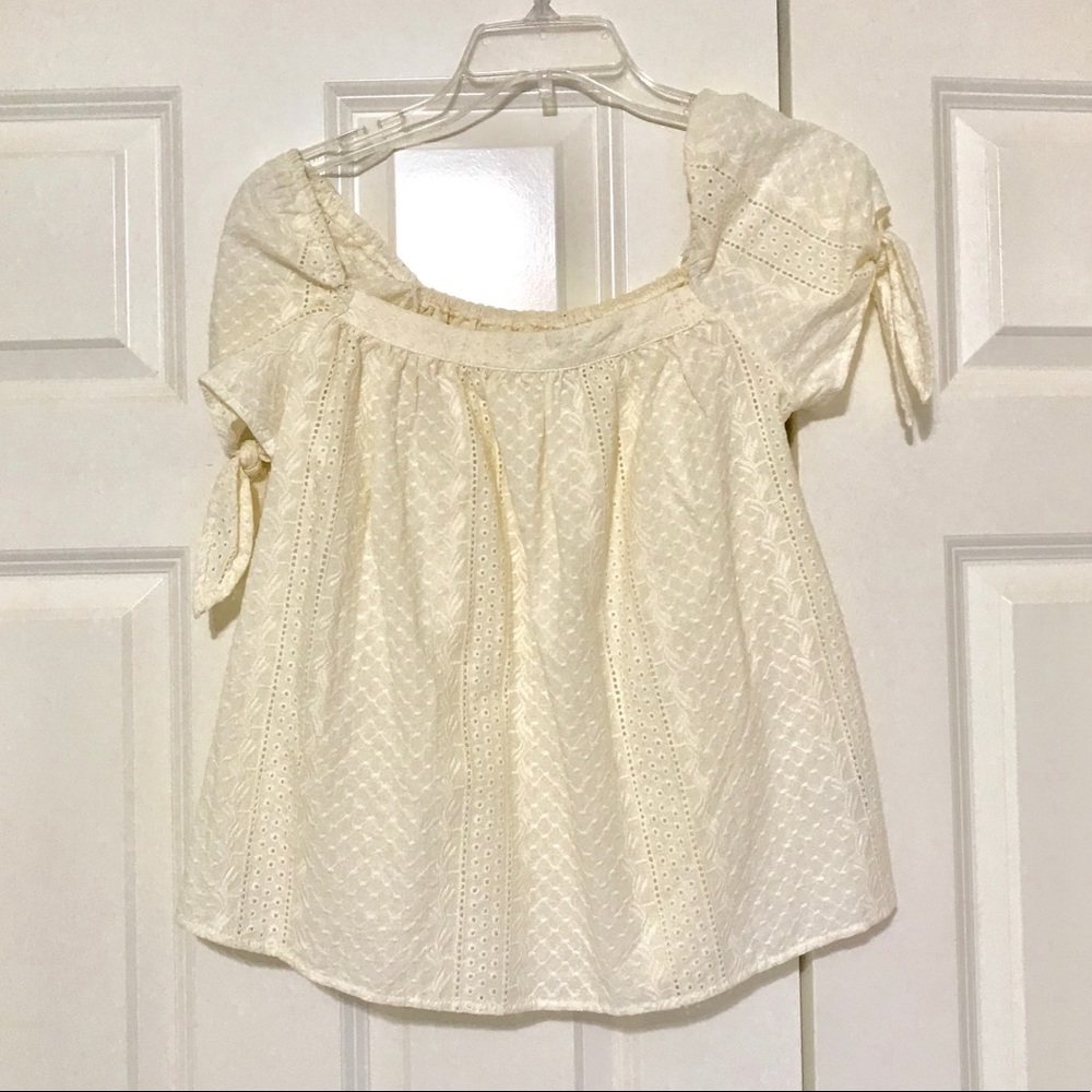 Target Eyelet Top/ Size XS